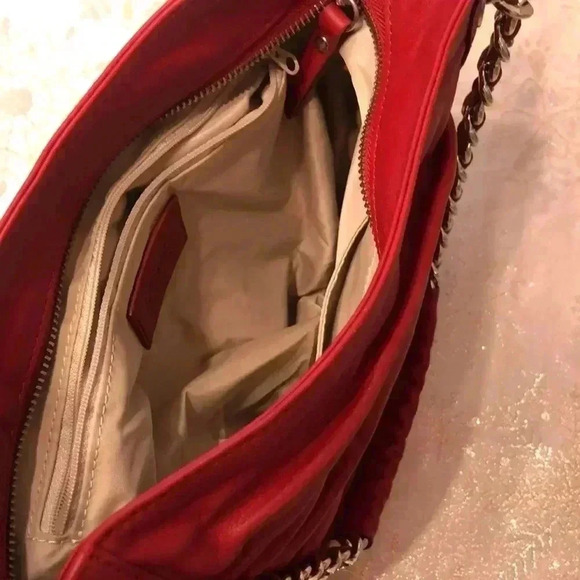 Desmo red leather shoulder bag with silver link hardware. - Picture 6 of 8